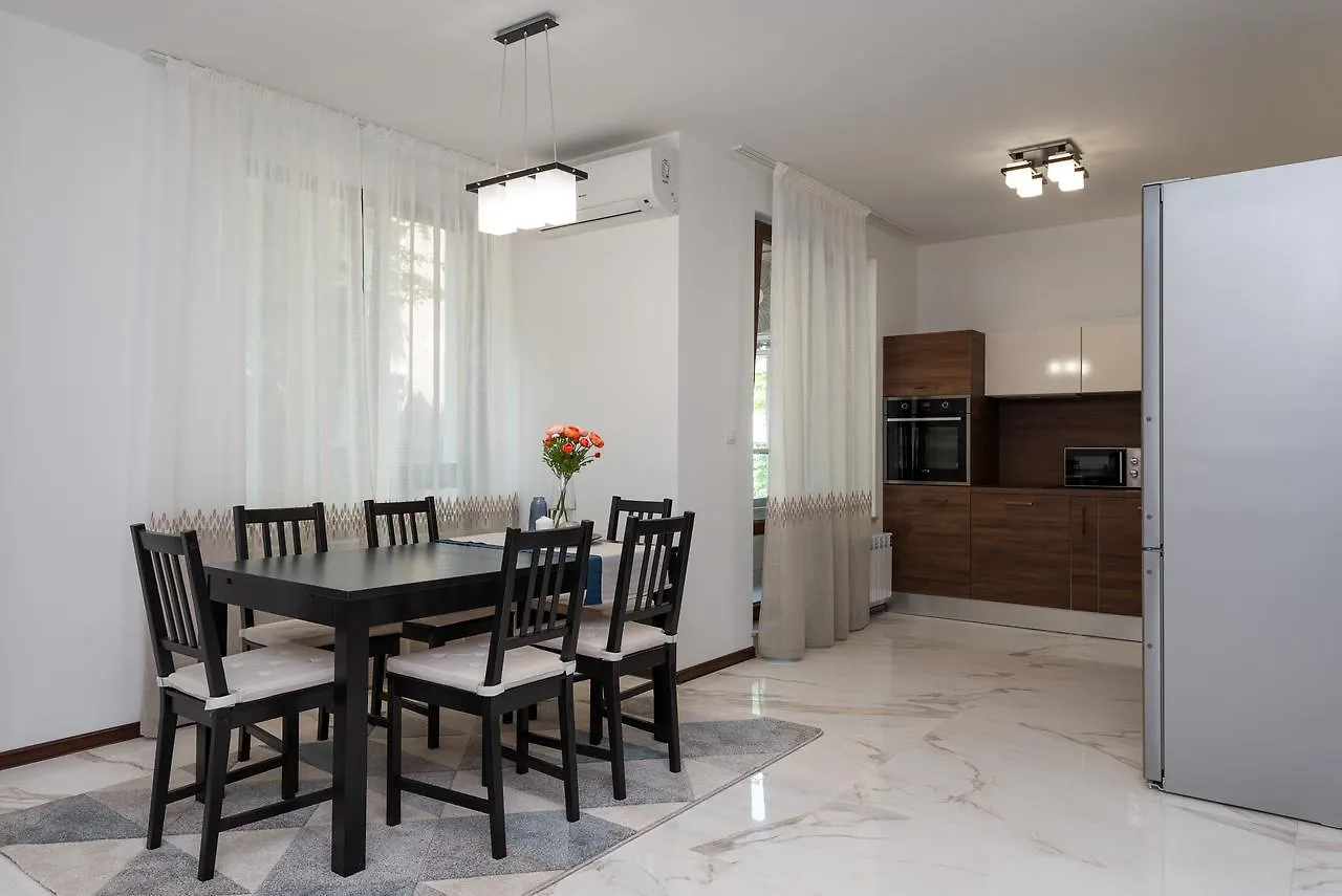 Grand Vitosha Apartments Sofia 2*,